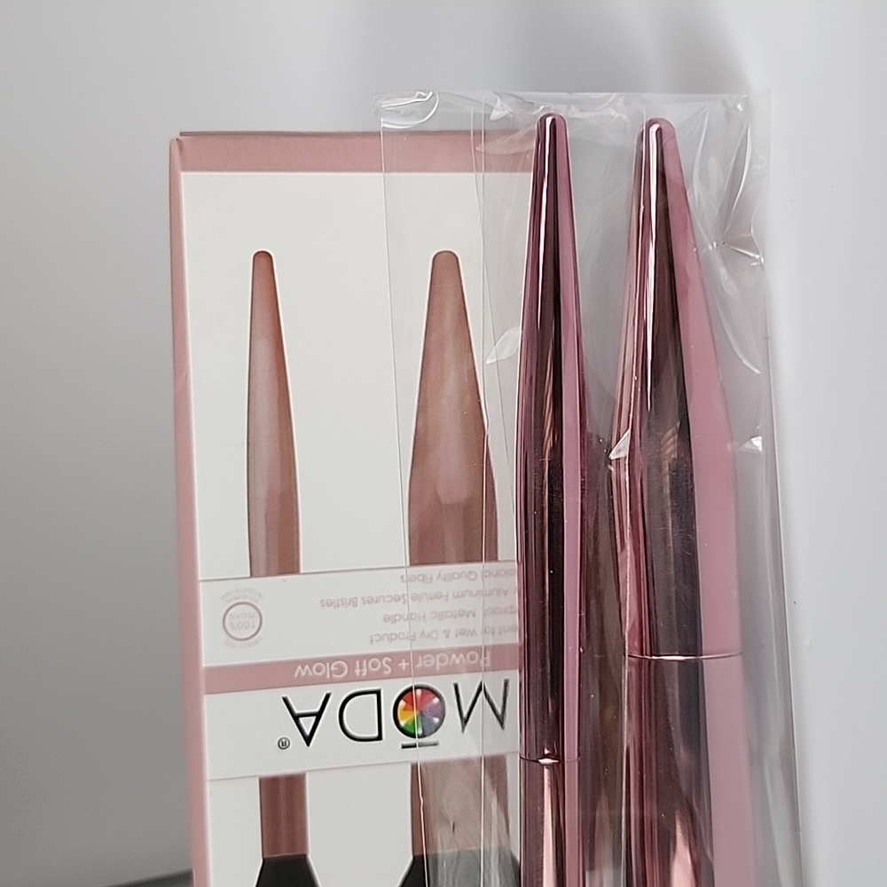 Moda Powder + Soft Glow Brush Set in Rose Gold - Picture 4 of 14